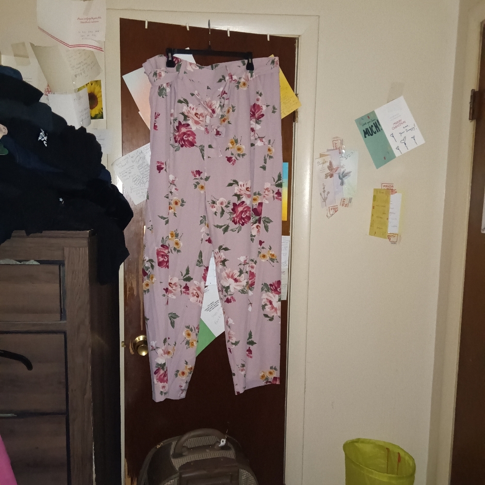 TORRID high waisted floral trousers ๐ - Picture 3 of 10